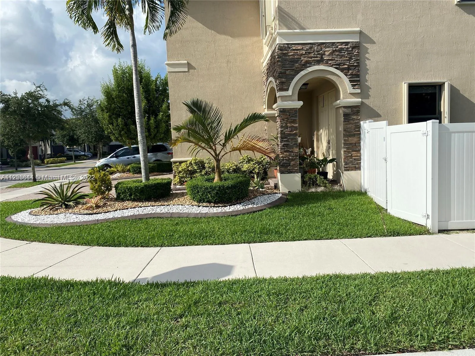 8894 W 34th Ave, Hialeah FL 33018