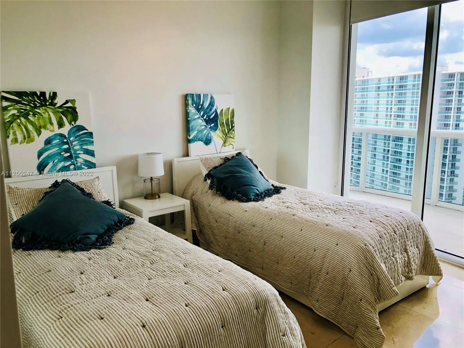 2 bedroom 2 bath for sale at 15811 Collins Ave # 1505, Sunny Isles Beach FL 33160