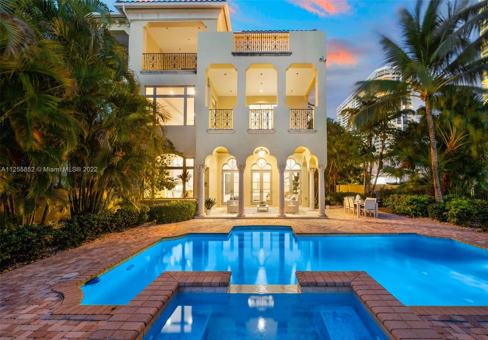 1530 Island Blvd, Aventura FL 33160