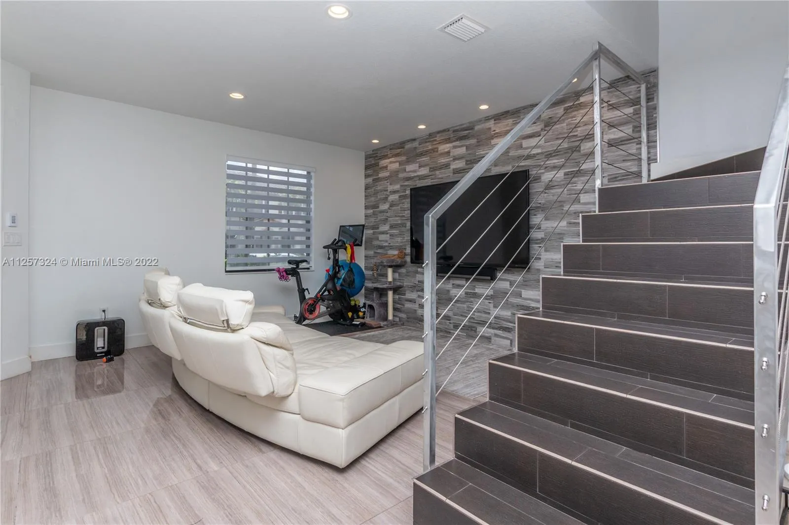 8880 W 35th Ct, Hialeah FL 33018