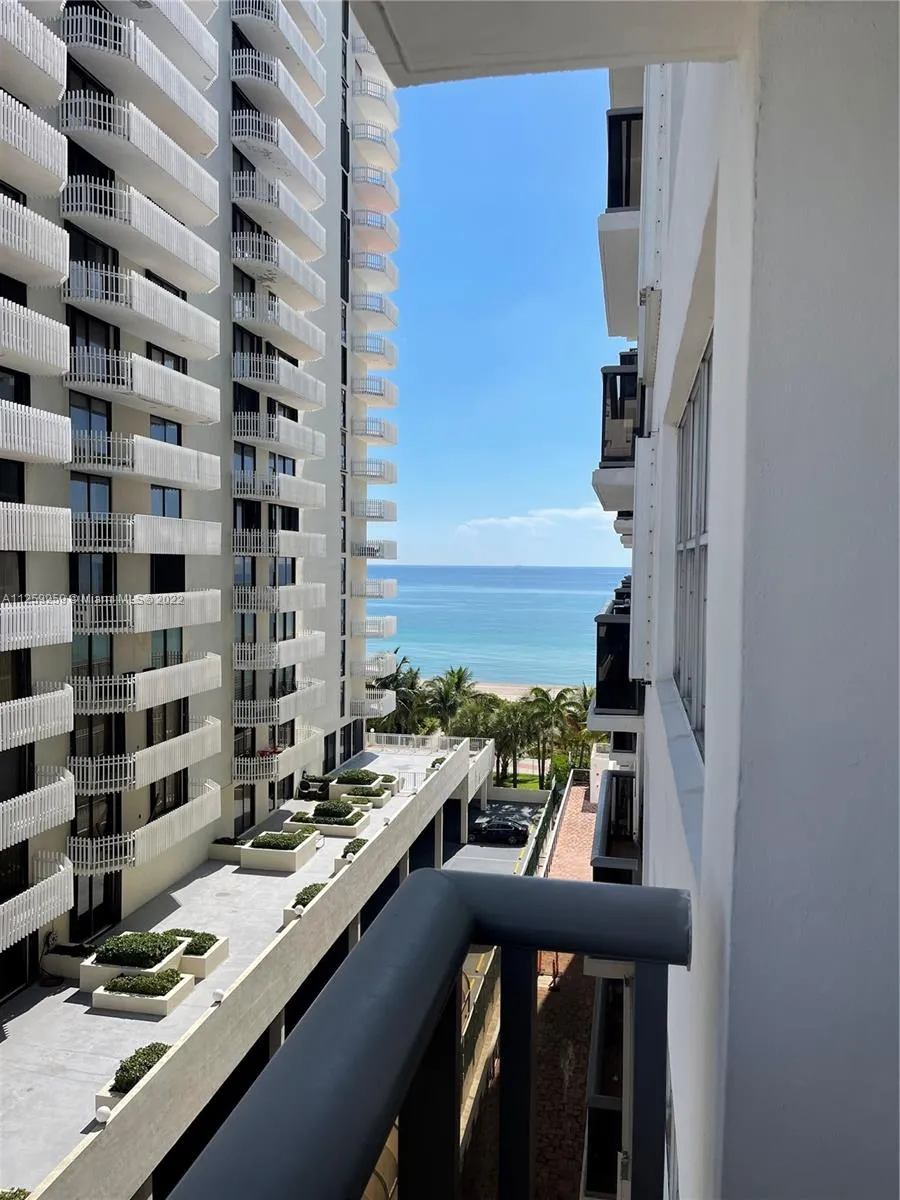 1 bedroom 2 bath for sale at 6039 Collins Ave # 809, Miami Beach FL 33140