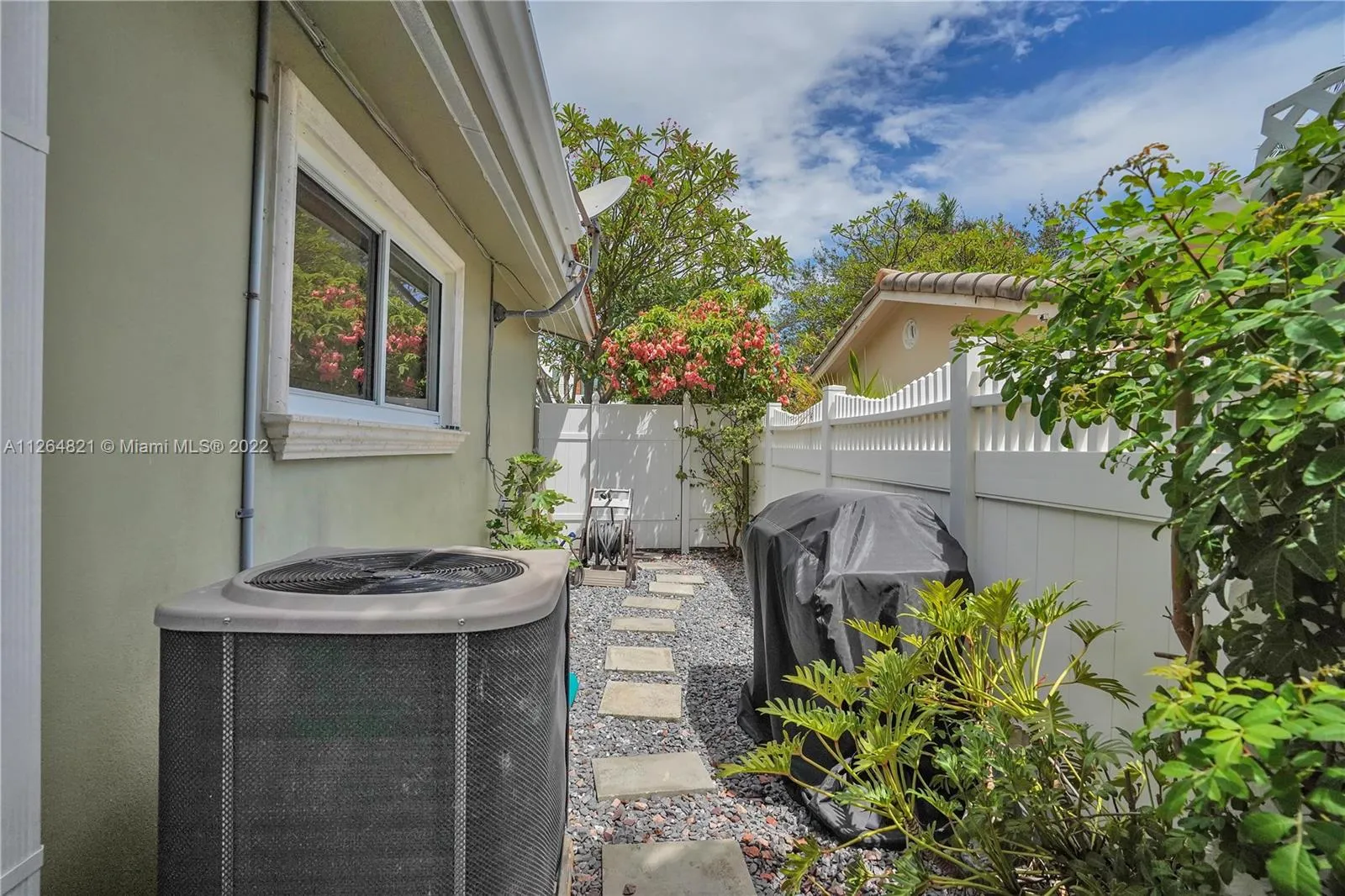 3204 Robbins Rd, Pompano Beach FL 33062