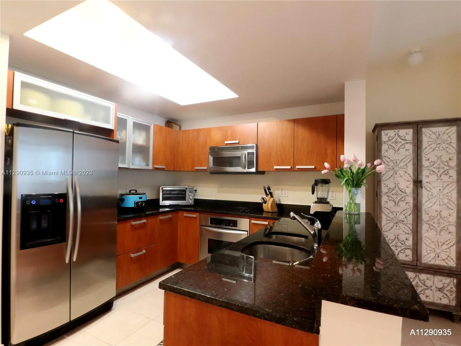 2 bedroom 2 bath for sale at 3131 NE 188th St # 810, Aventura FL 33180