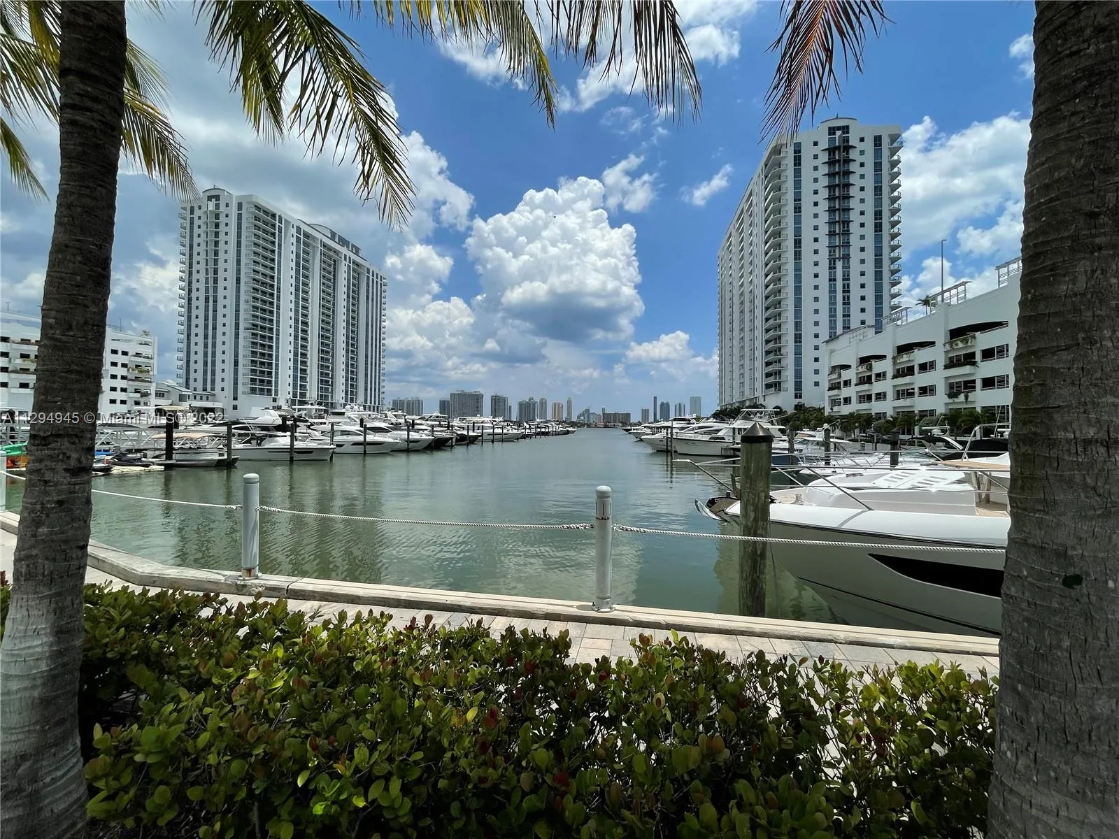 17111 Biscayne Blvd # 1406, North Miami Beach FL 33160
