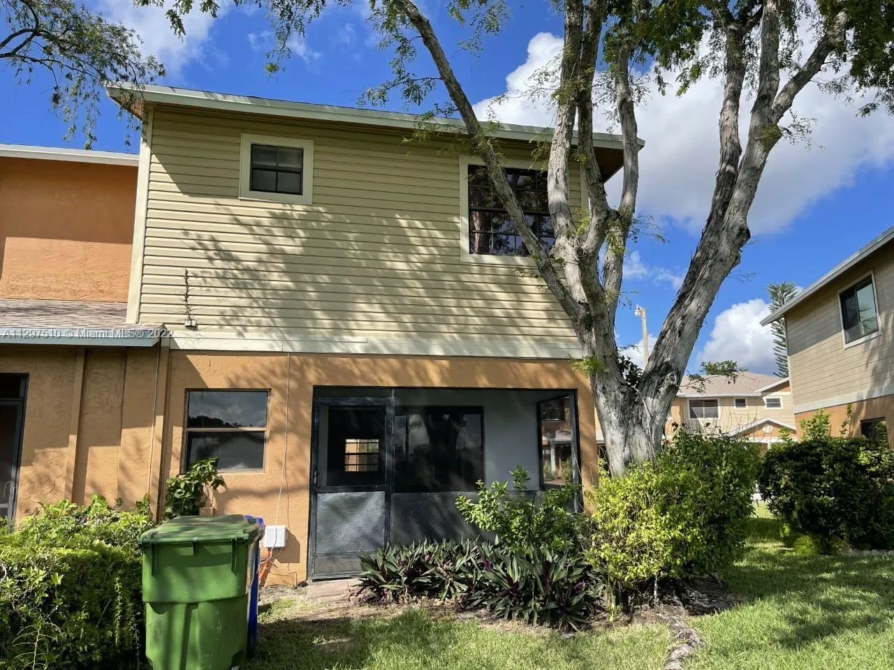 10472 NW 6th St, Pembroke Pines FL 33026