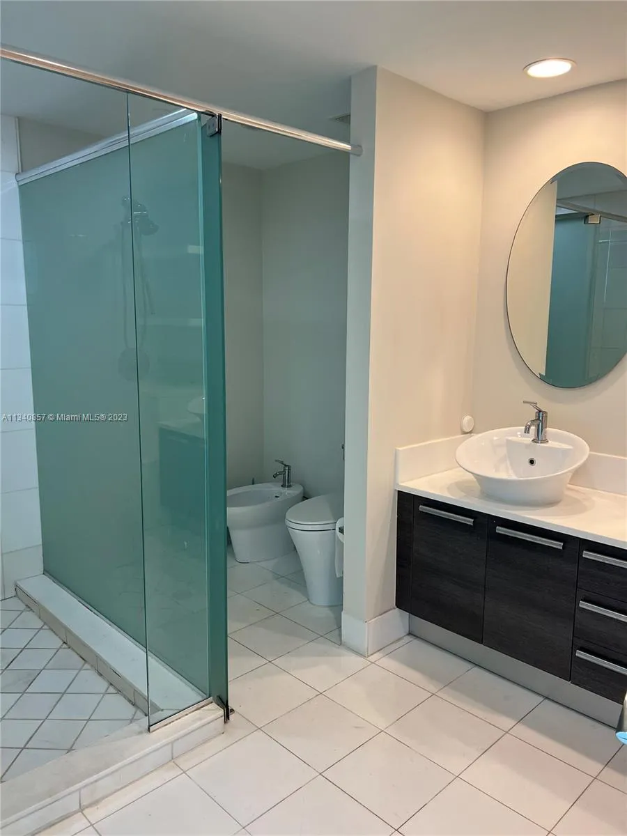 2950 NE 188th St, Aventura FL 33180