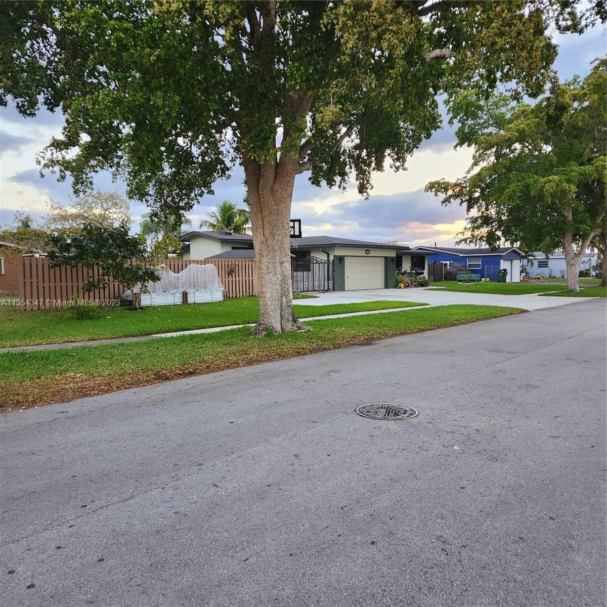 8431 NW 19th St, Pembroke Pines FL 33024