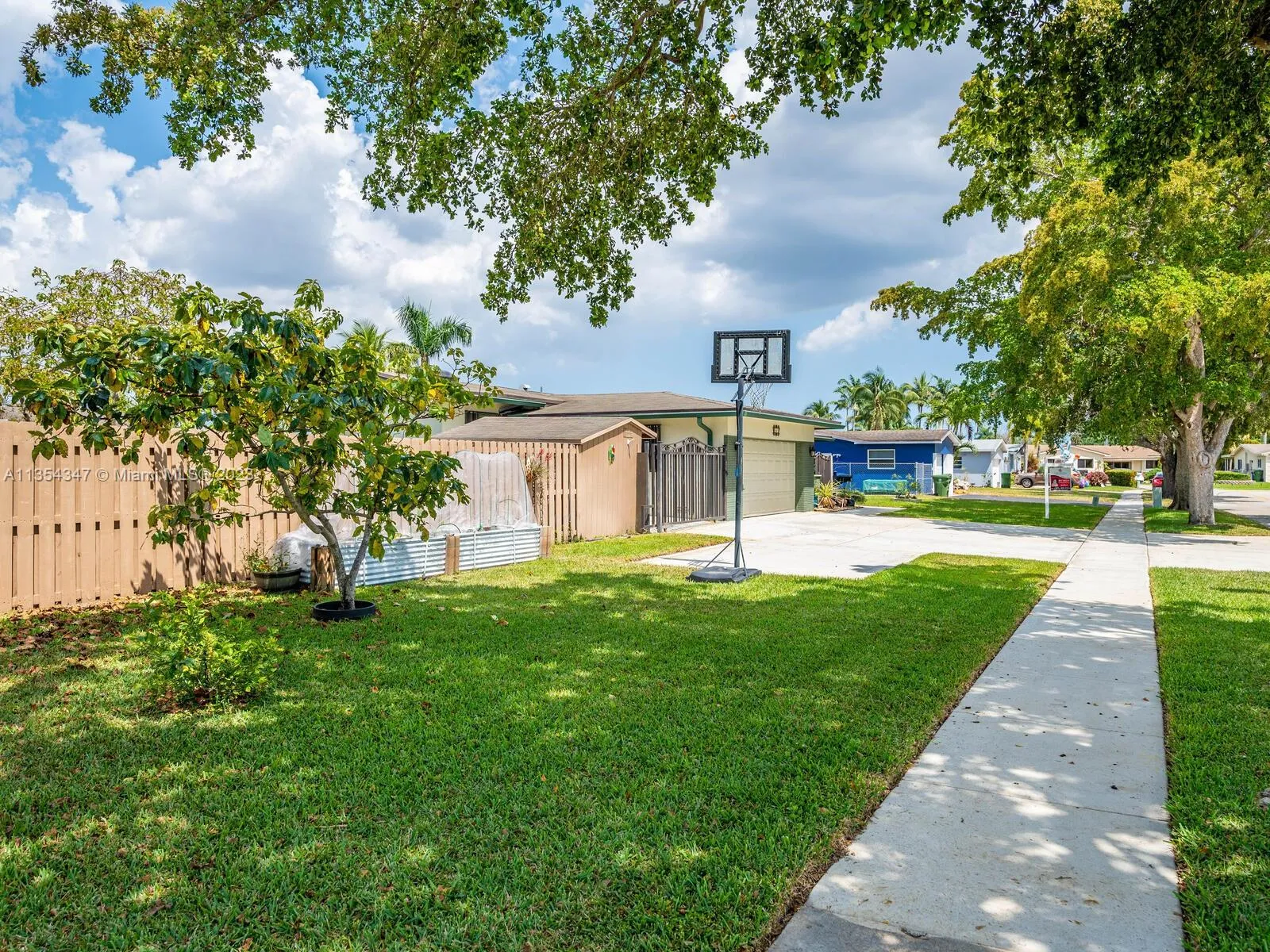 8431 NW 19th St, Pembroke Pines FL 33024