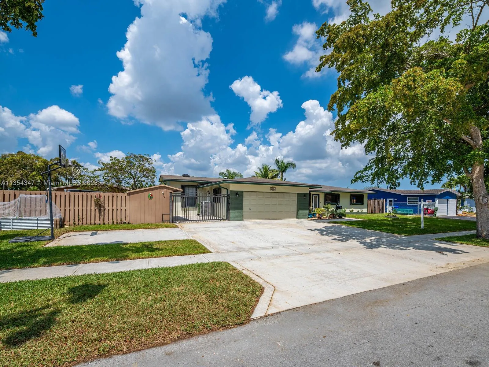 8431 NW 19th St, Pembroke Pines FL 33024