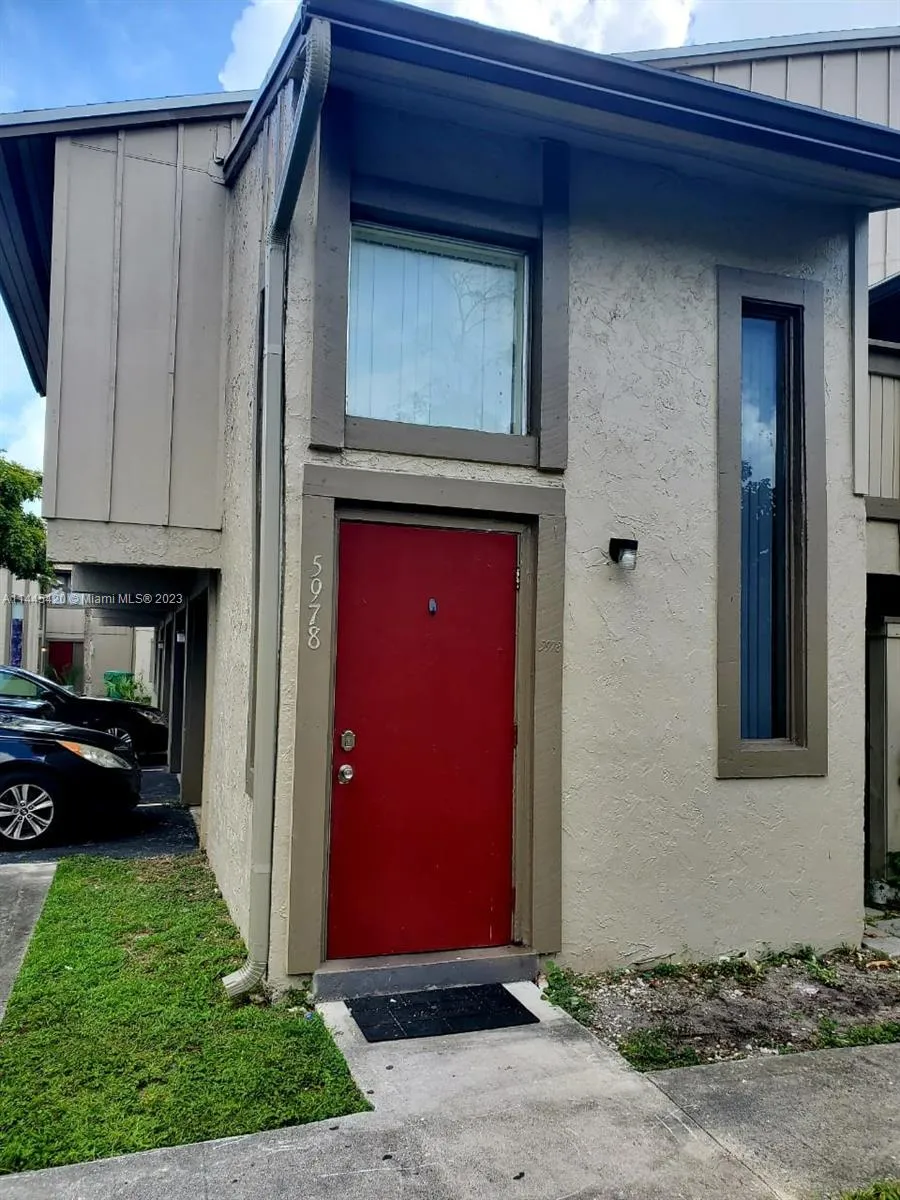 5978 NW 21st St, Lauderhill FL 33313