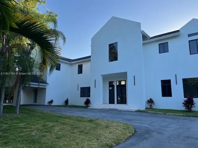 6 bedroom 7 bath for sale at 5455 SW 60 CT, Miami FL 33155