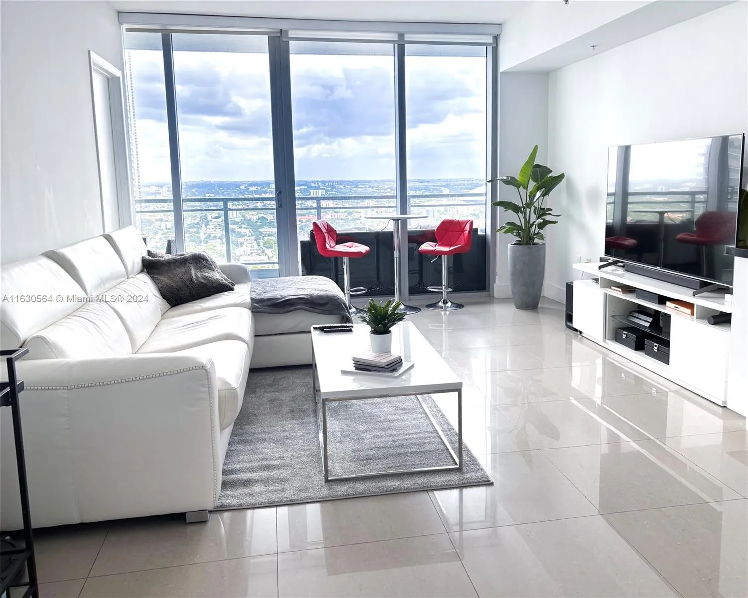 92 SW 3 ST # 4407, Miami FL 33130