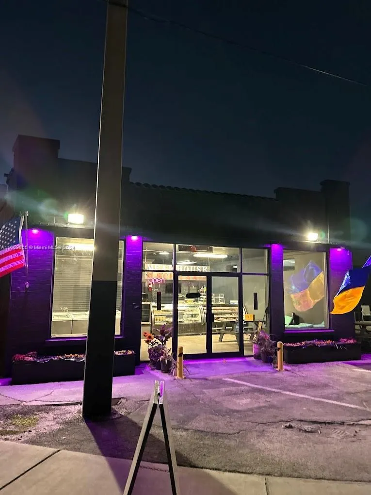 18300 W Dixie Hwy, North Miami Beach FL 33160