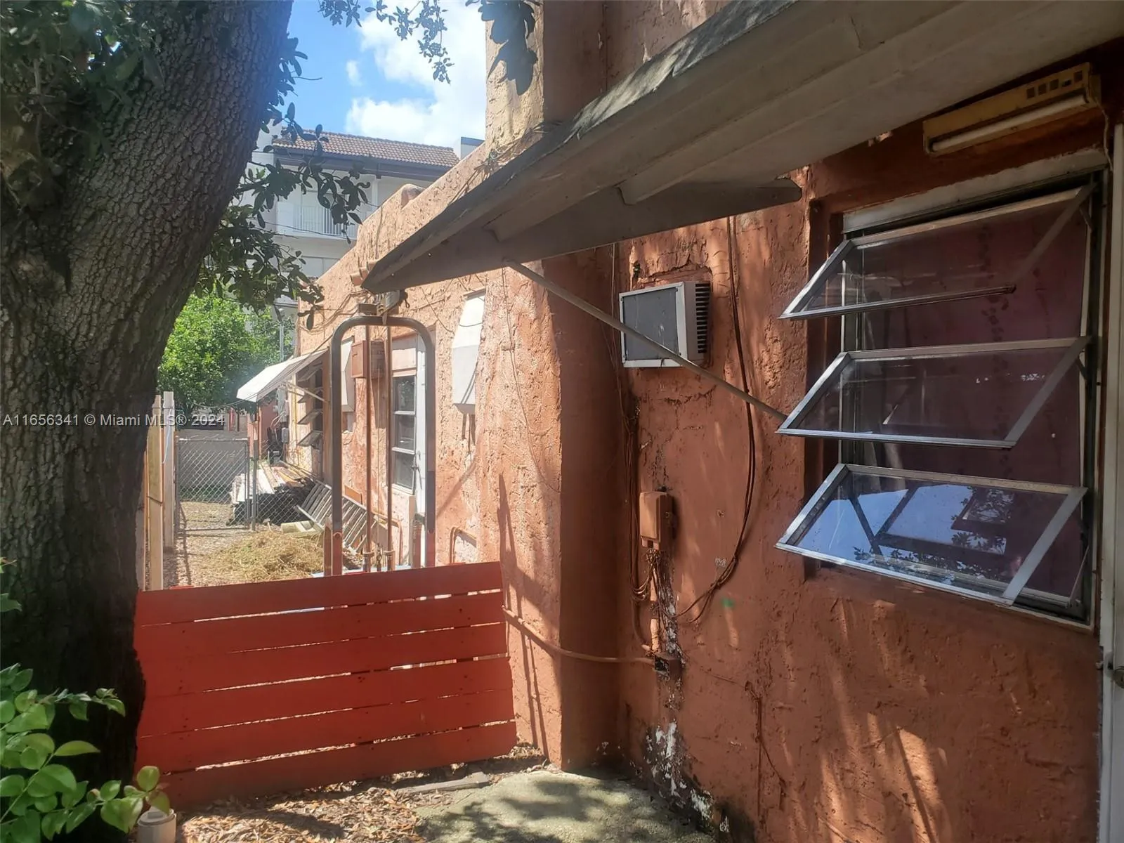 158 E 4th St, Hialeah FL 33010