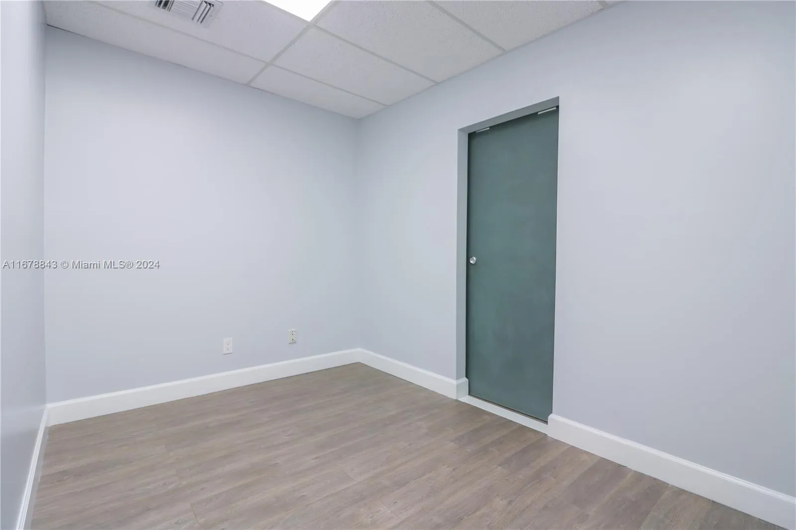 501 Golden Isles Dr, Hallandale Beach FL 33009