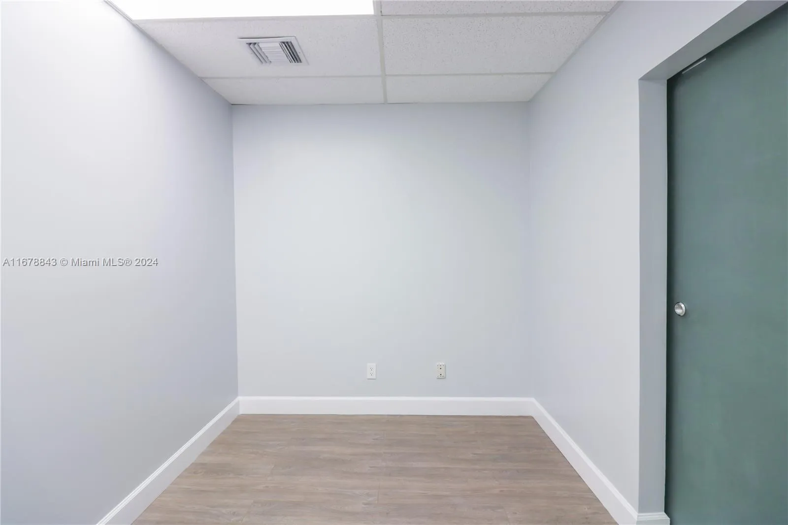 501 Golden Isles Dr, Hallandale Beach FL 33009