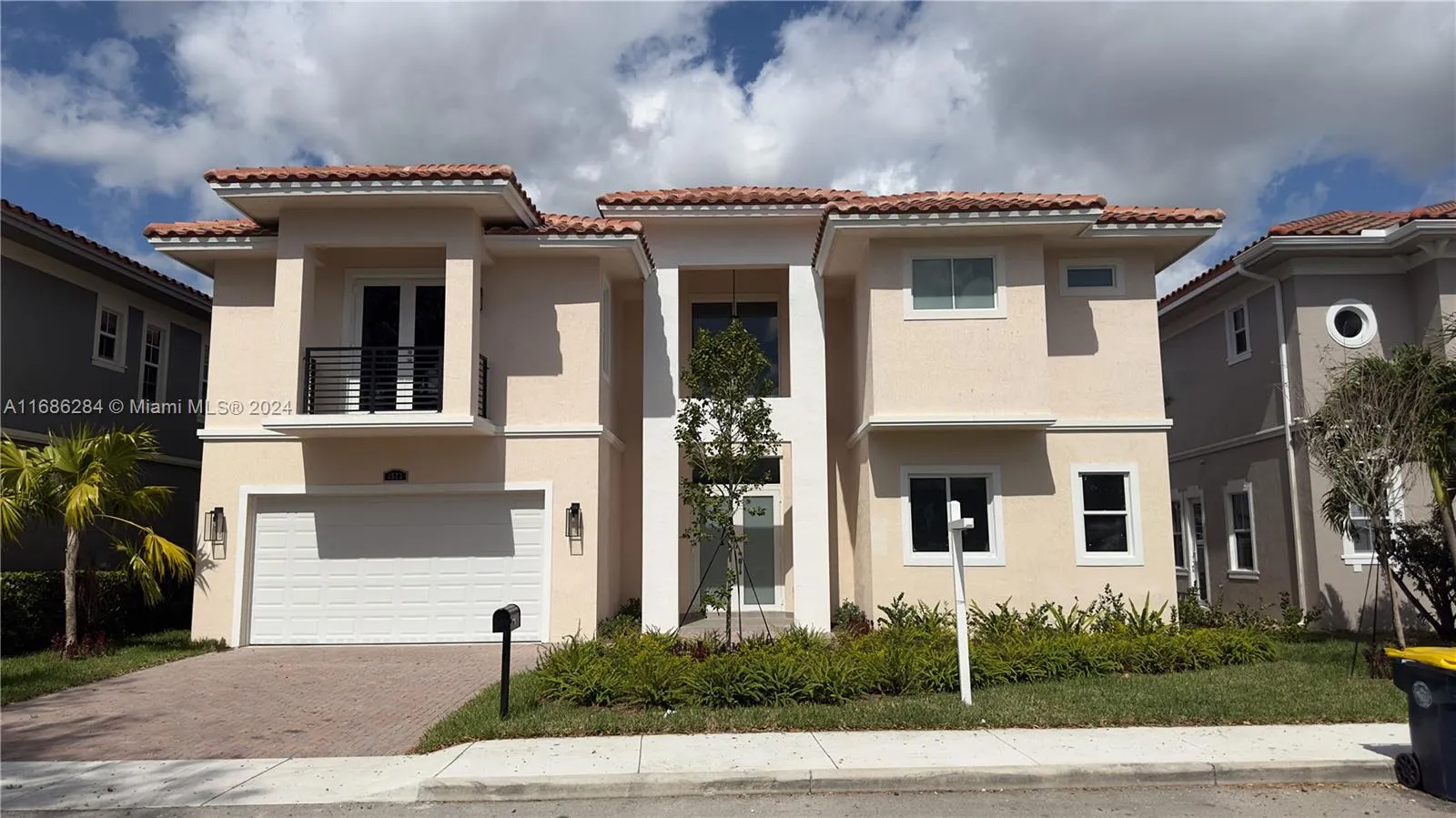 5 bedroom 4 bath for sale at 3523 Forest View Cir, Dania Beach FL 33312