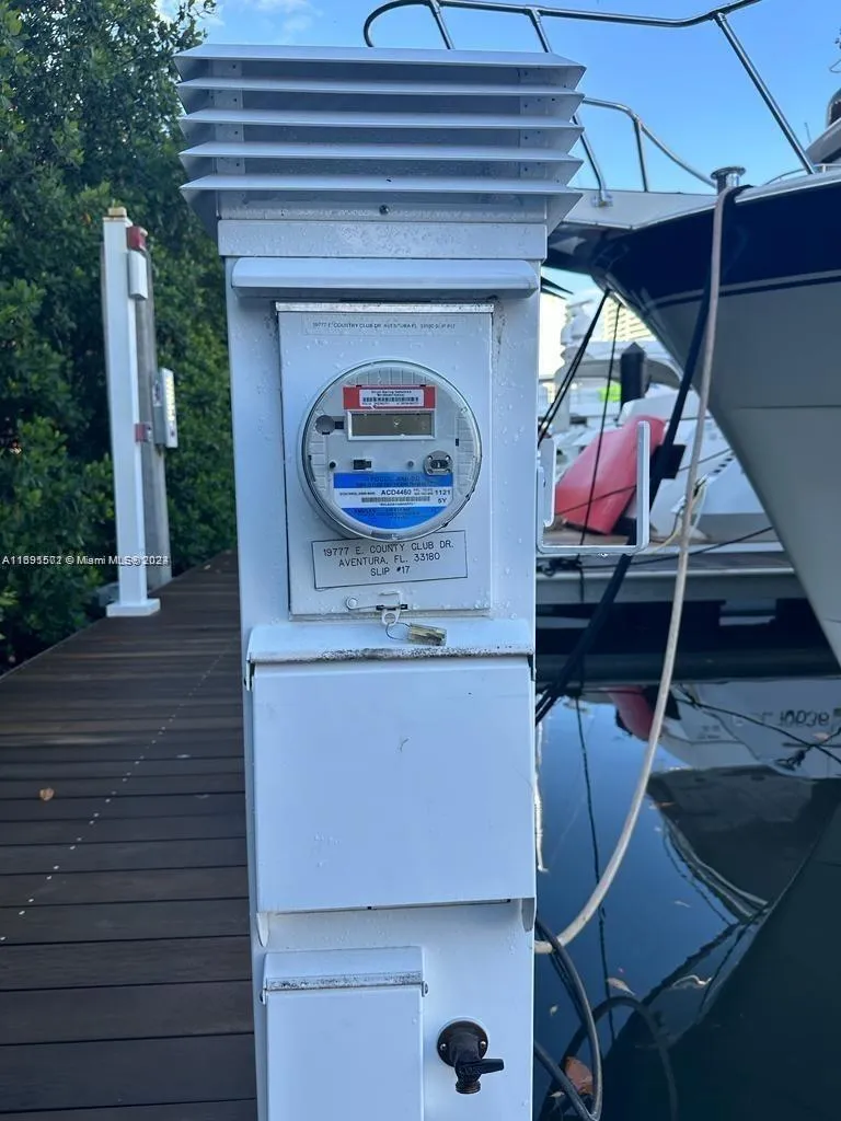 19777 E Country Club Dr, Aventura FL 33180