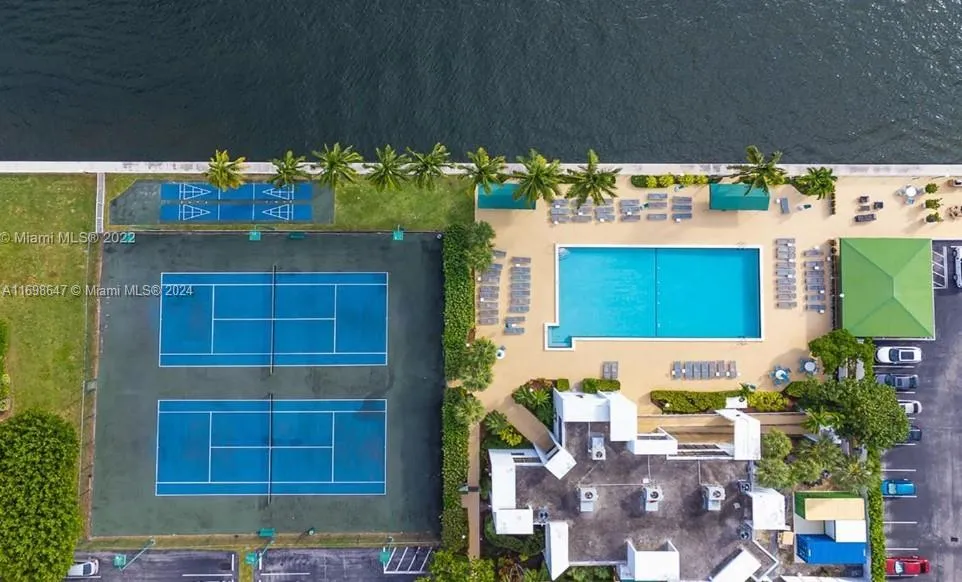 800 Parkview Dr # 527, Hallandale Beach FL 33009