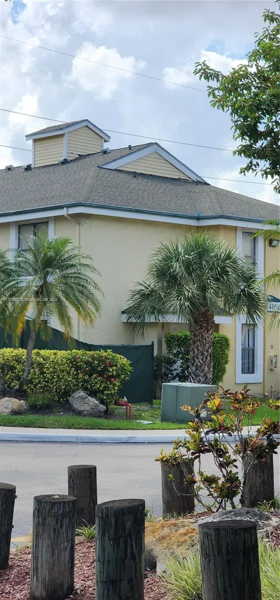 2 bedroom 2 bath for sale at 4098 N Pine Island Rd # 100, Sunrise FL 33351