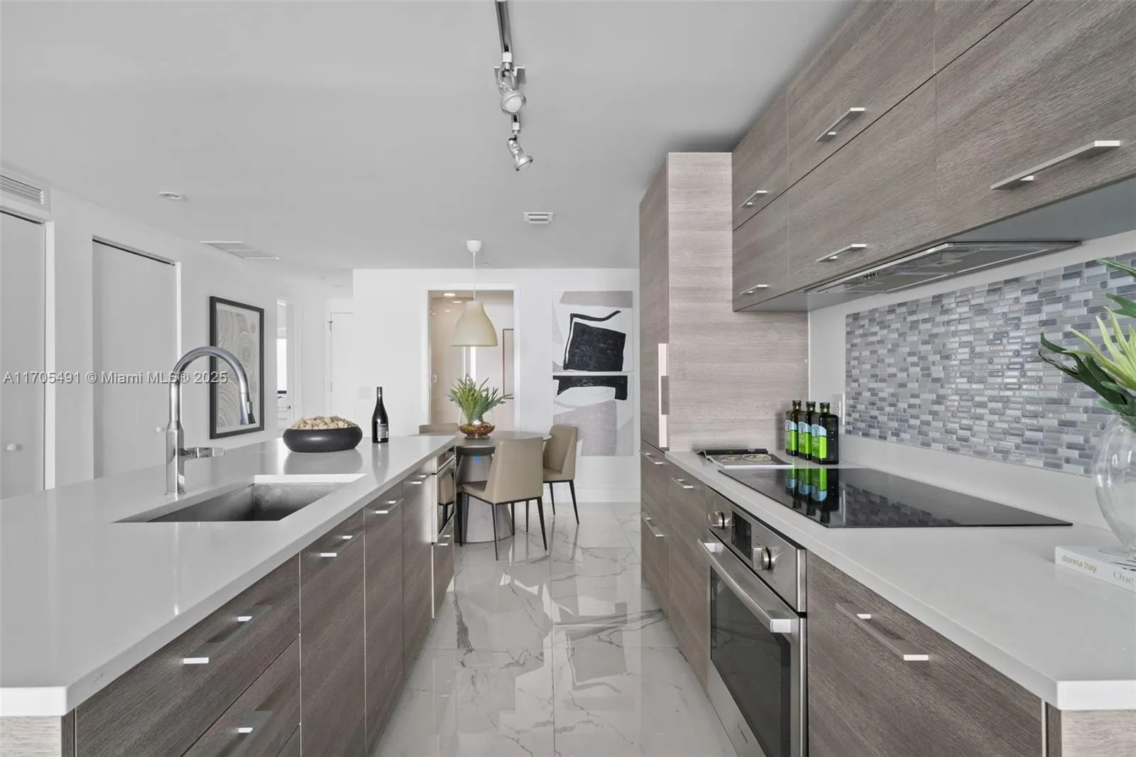 650 NE 32nd St, Miami FL 33137