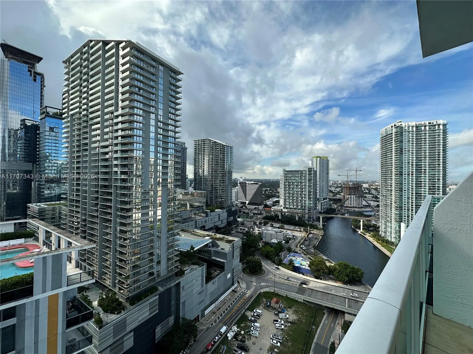 1 bedroom 1 bath for sale at 41 SE 5th St # 1714, Miami FL 33131