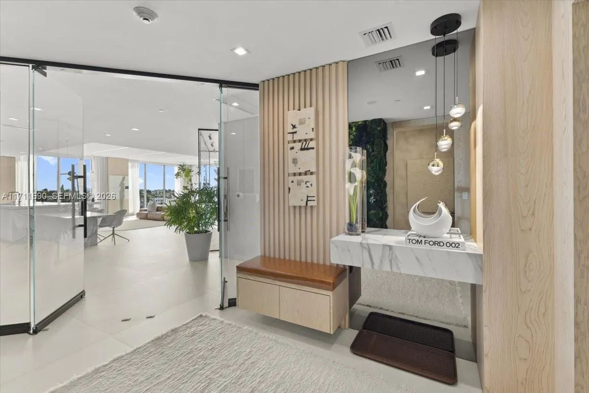 4 bedroom 3 bath for sale at 21 Isle Of Venice Dr, Fort Lauderdale FL 33301