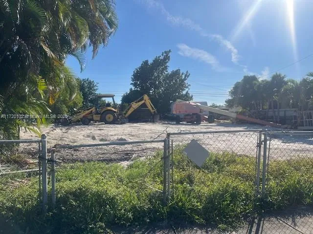 1140 W 32nd St, Hialeah FL 33012