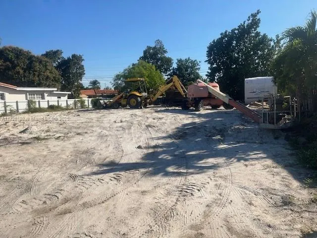 1140 W 32nd St, Hialeah FL 33012