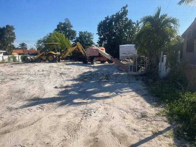 1140 W 32nd St, Hialeah FL 33012