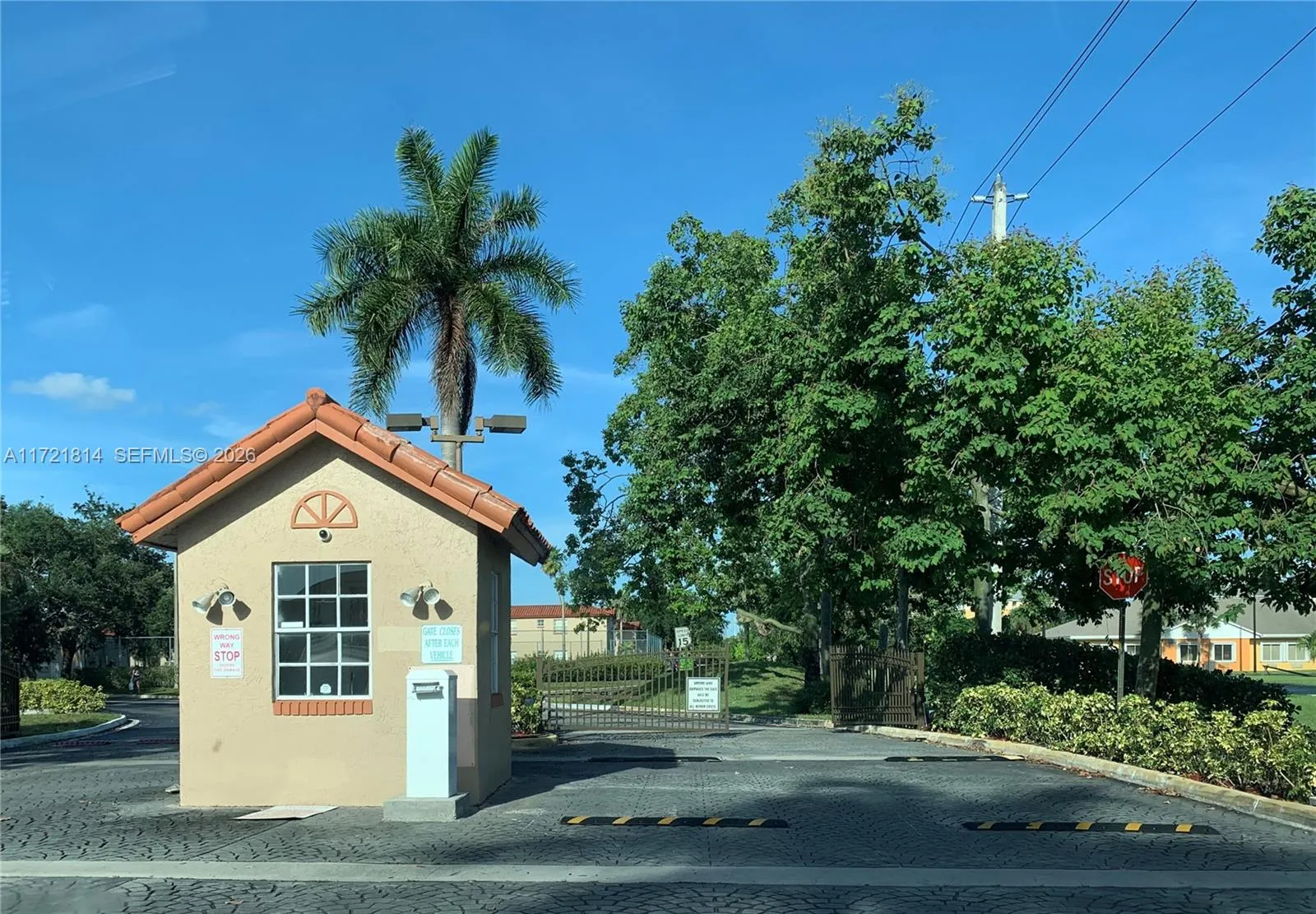 8710 SW 3rd St # 104, Pembroke Pines FL 33025