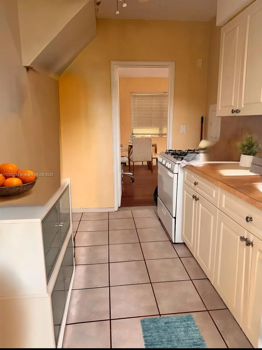 4740 Pine Tree Dr # 31, Miami Beach FL 33140