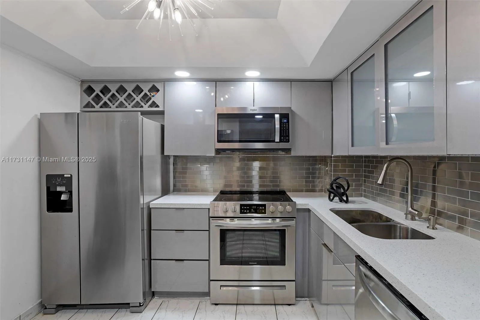 2 bedroom 2 bath for sale at 1623 Collins Ave # 812, Miami Beach FL 33139