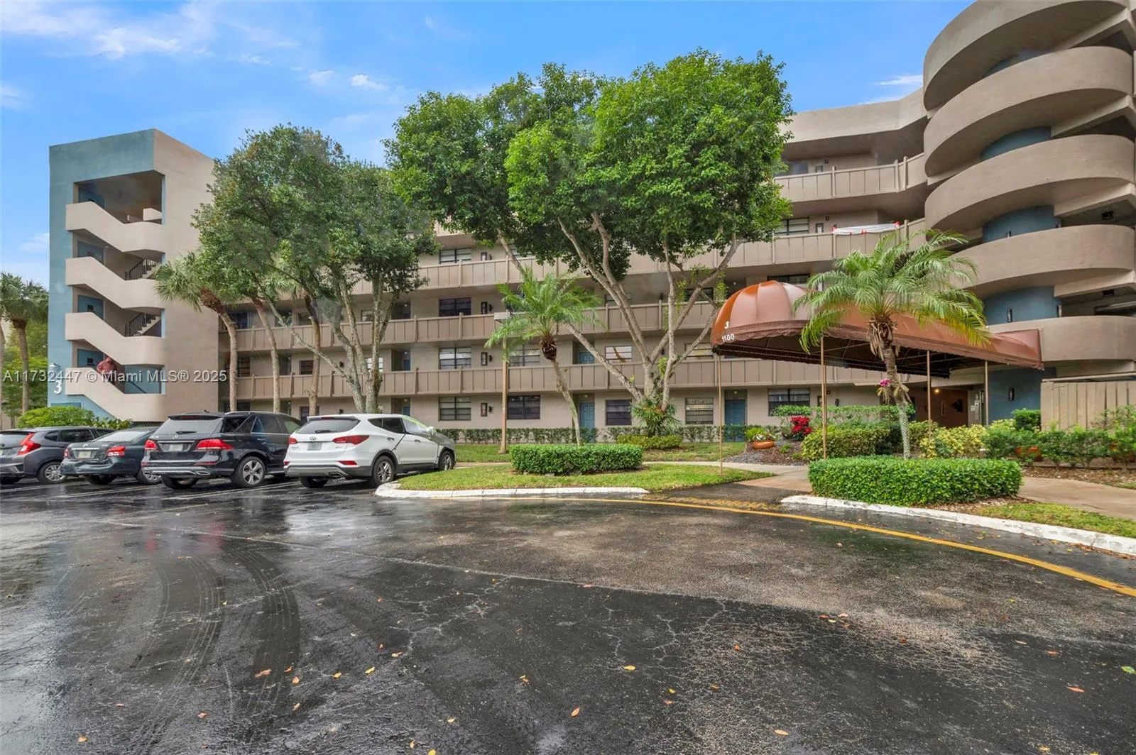 1 bedroom 2 bath for sale at 1100 Colony Point Cir # 119, Pembroke Pines FL 33026