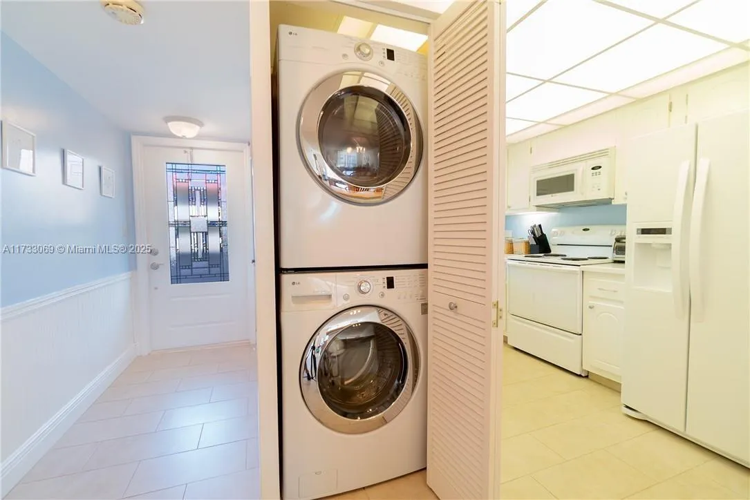 8960 S Hollybrook Blvd # 207, Pembroke Pines FL 33025