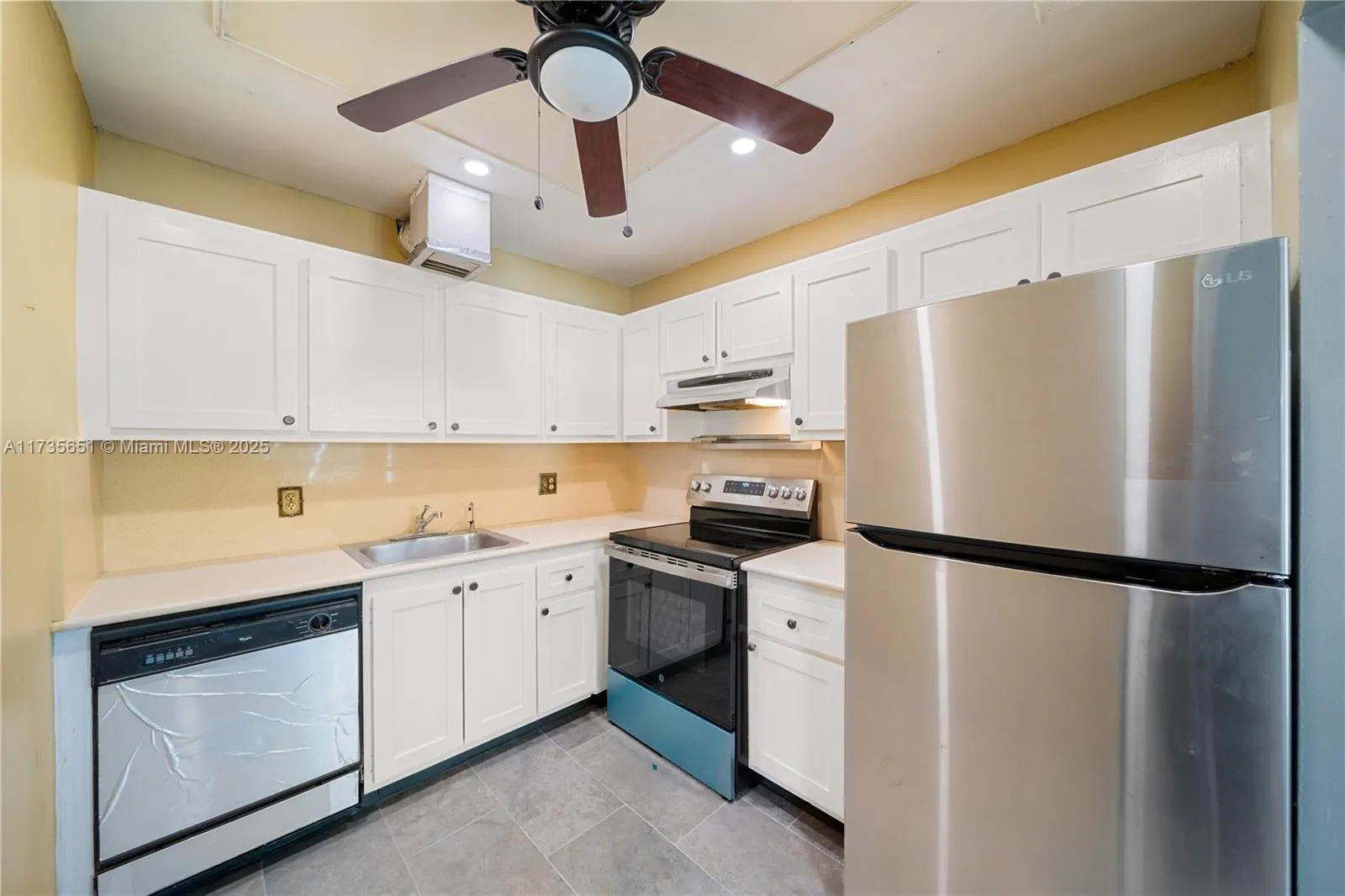 2 bedroom 1 bath for sale at 13455 SW 3rd St # 302S, Pembroke Pines FL 33027