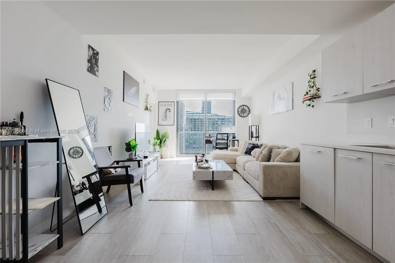 1 bedroom 2 bath for sale at 55 SW 9th St # 3005, Miami FL 33130