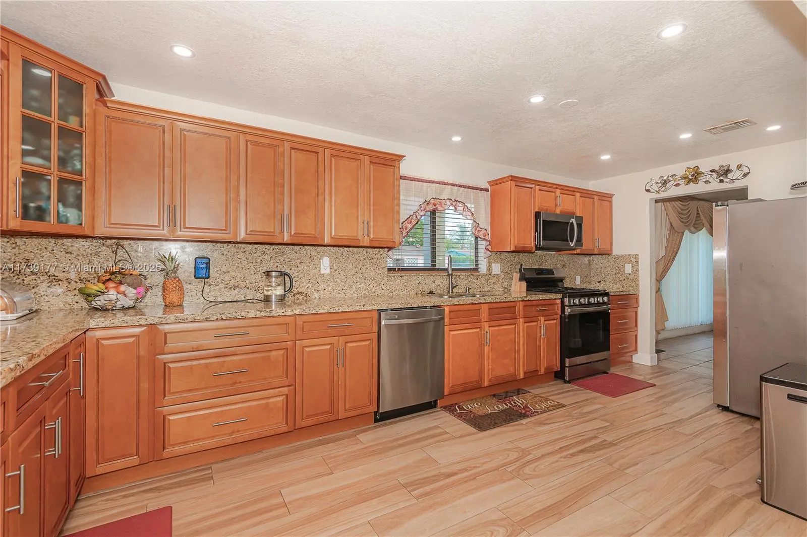 6640 NW 21st Ct, Sunrise FL 33313