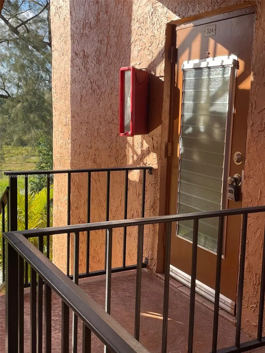 3050 E Sunrise Lakes Dr # 324, Sunrise FL 33322