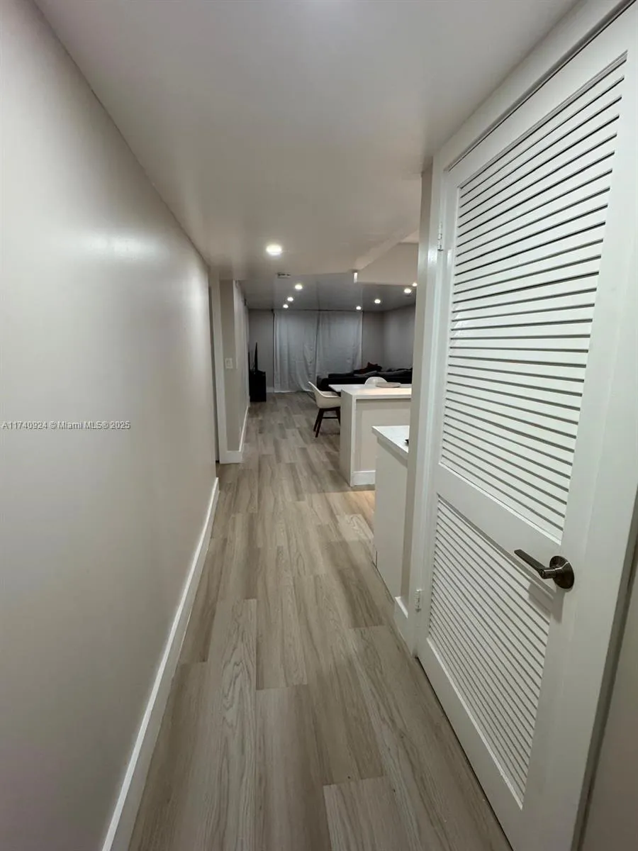 9200 N Hollybrook Lake Dr # 208, Pembroke Pines FL 33025