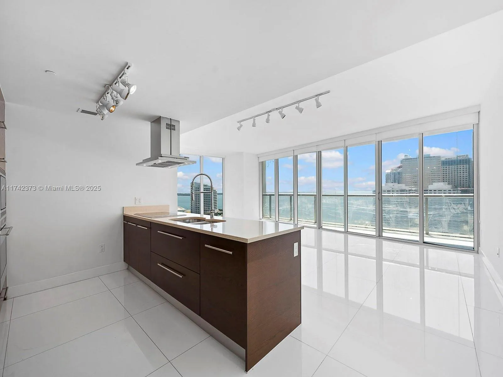 3 bedroom 2 bath for sale at 495 Brickell Ave # 1801, Miami FL 33131