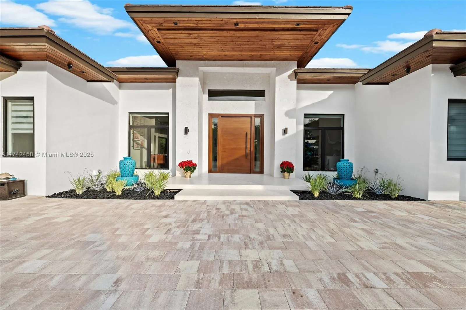 6 bedroom 6 bath for sale at 7775 SW 72nd Ave, Miami FL 33143