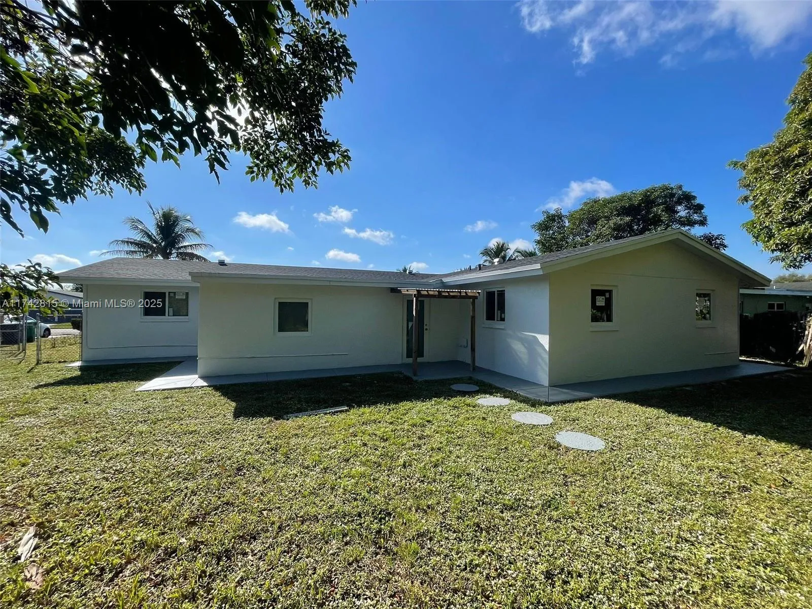 4421 NW 12th Ct, Lauderhill FL 33313