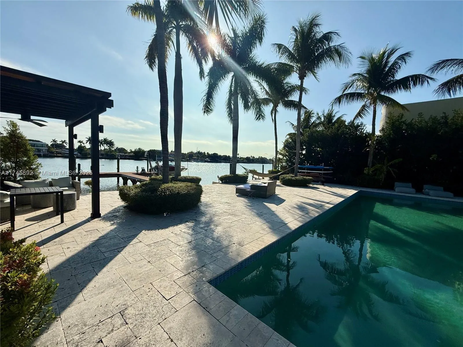 1670 Daytonia Rd, Miami Beach FL 33141