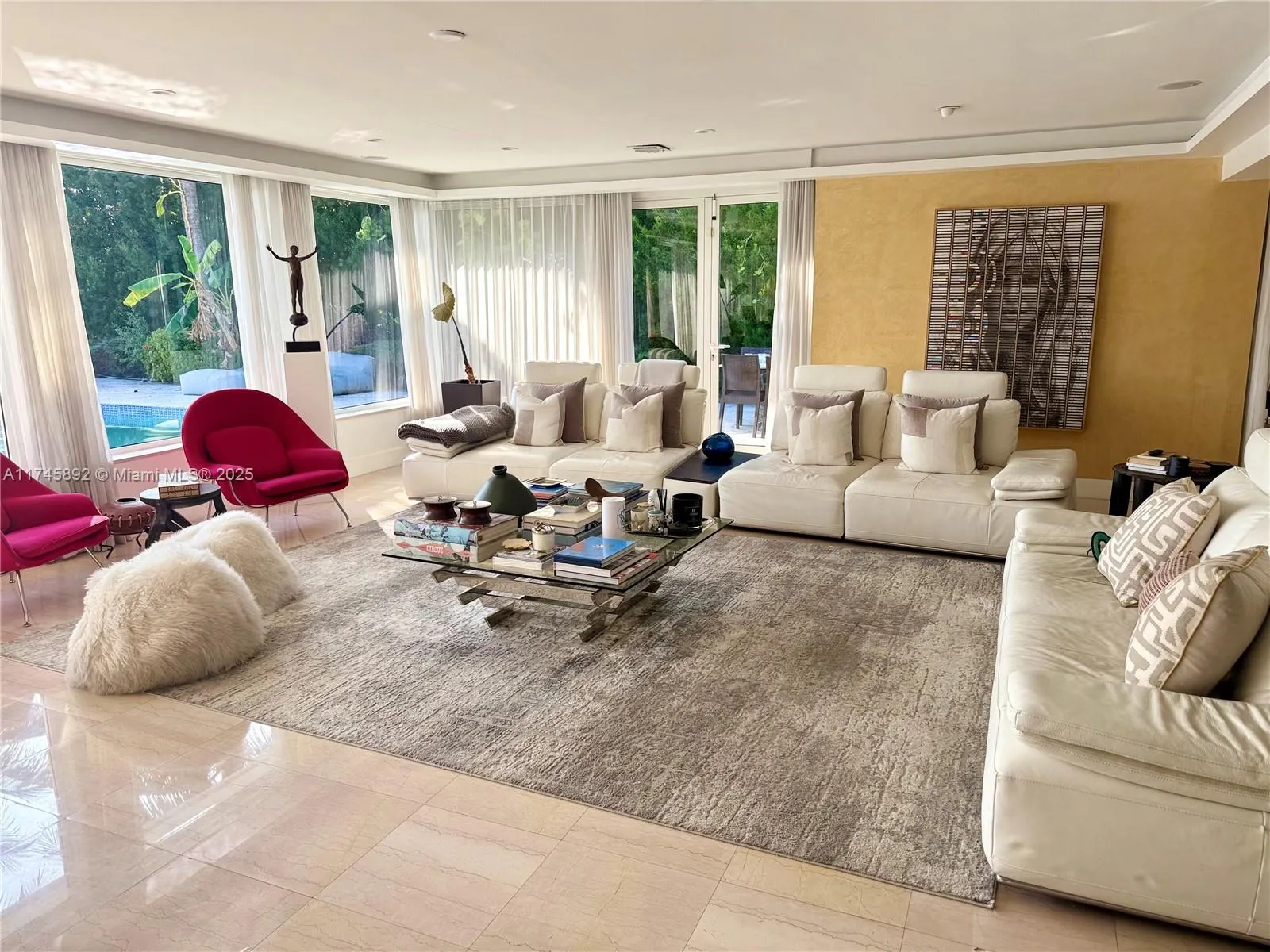 1670 Daytonia Rd, Miami Beach FL 33141