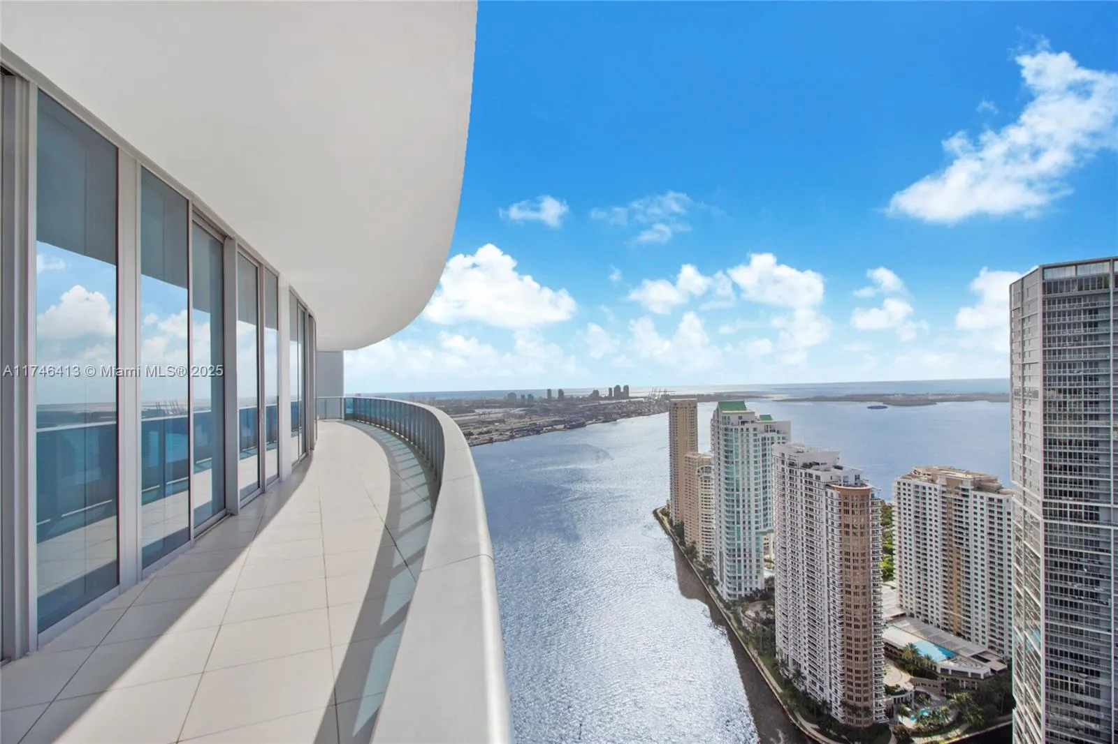 3 bedroom 4 bath for sale at 200 Biscayne Boulevard Way # 5304, Miami FL 33131