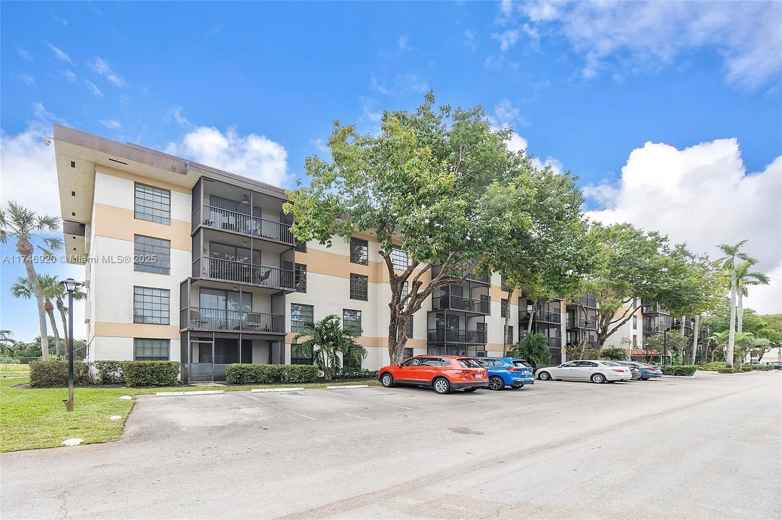 2 bedroom 2 bath for sale at 5530 NW 44th St # 306C, Lauderhill FL 33319