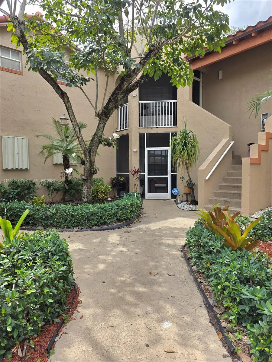 1 bedroom 2 bath for sale at 365 SW 86th Ave # 201, Pembroke Pines FL 33025