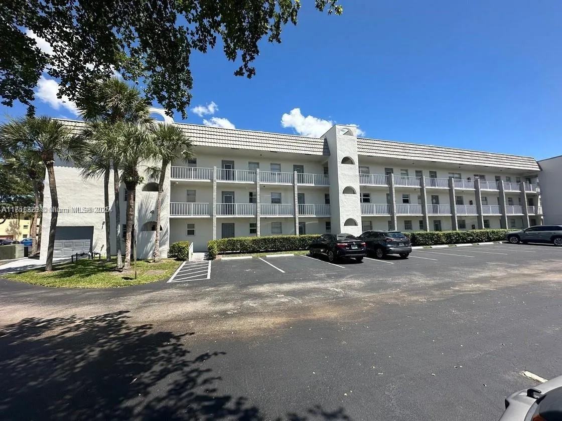 1 bedroom 1 bath for sale at 8450 Sunrise Lakes Blvd # 306, Sunrise FL 33322