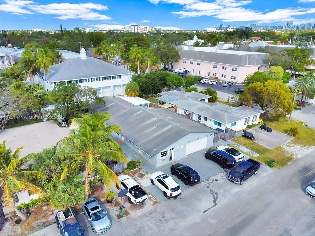 1717 NE 25th St, Wilton Manors FL 33305